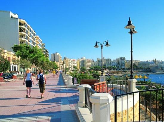 Seaview Apartment In Fort Cambridge, Слима Экстерьер фото